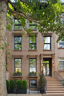 a black and white photo of a living room