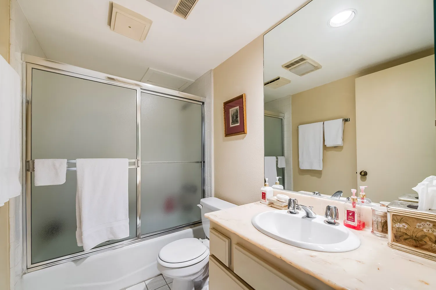 $849,000 | 10409 Riverside Drive, Unit 203, Toluca Lake, CA 91602