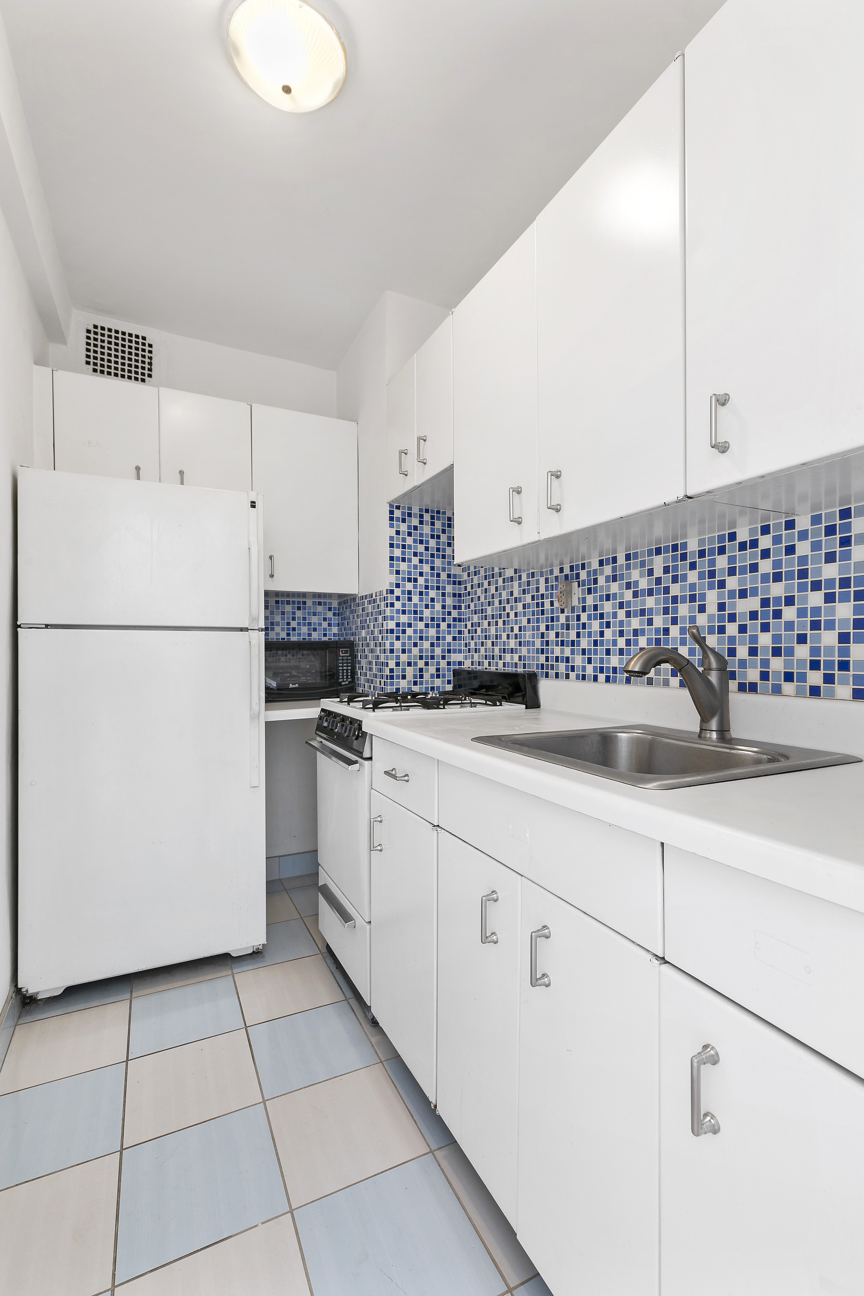 120 East 90th Street, Unit 9A Manhattan, NY 10128 - Photo 5 of 9