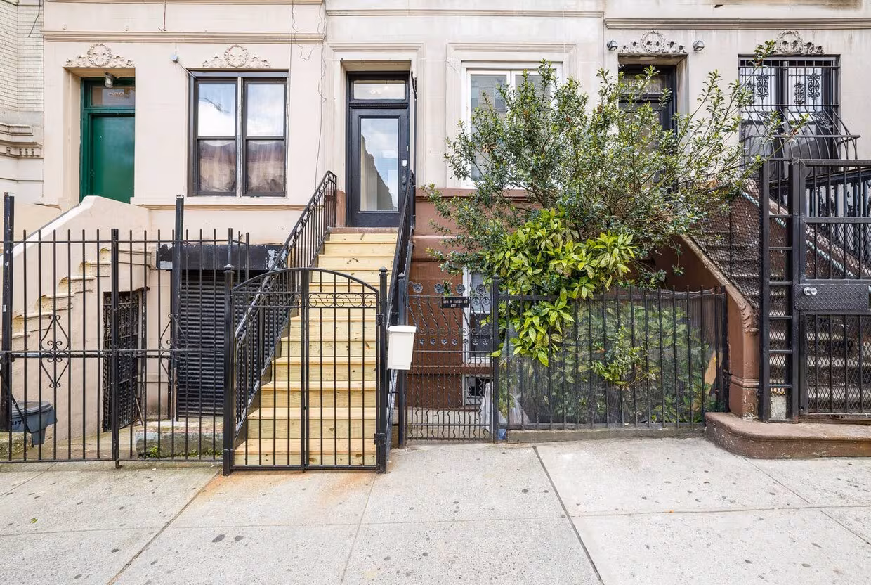 578 West 183rd Street Manhattan, NY 10033 - Photo 1 of 31