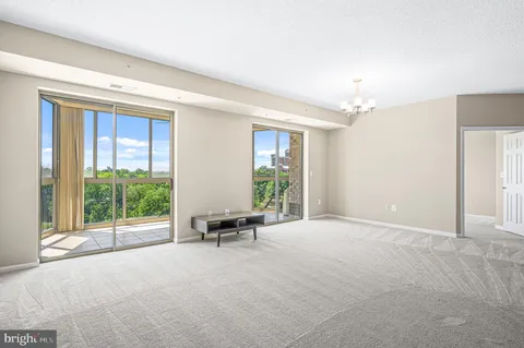 $495,000 | 19355 Cypress Ridge Terrace, Unit 802, Leesburg, VA 20176