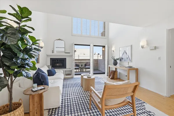 $1,180,000 | 12321 Ocean Park Boulevard, Unit 18, Los Angeles, CA 90064