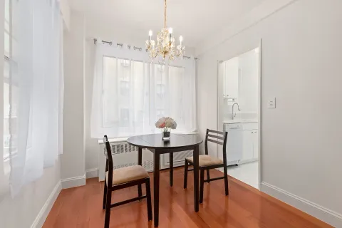 $579,000 | 225 East 46th Street, Unit 8J | Midtown East