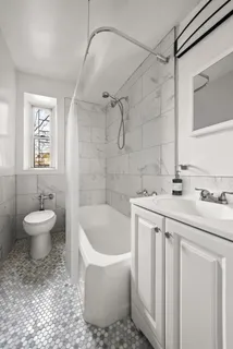 $519,000 | 530 East 90th Street, Unit 2M | Upper East Side