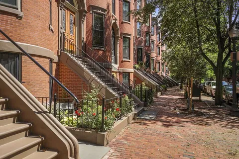 $1,300,000 | 27 Greenwich Park, Unit 1, Boston, MA 02118