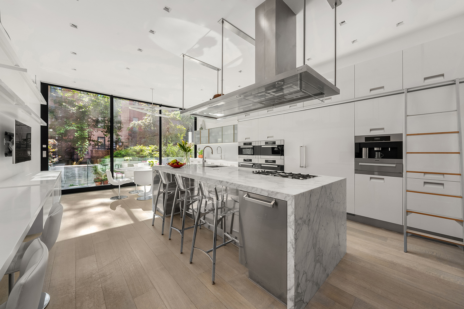 184 East 75th Street Manhattan, NY 10021 - Photo 3 of 20 a kitchen with stove and cabinets