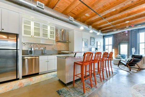 $4,700 | 35 Channel Center Street, Unit 206, Boston, MA 02210