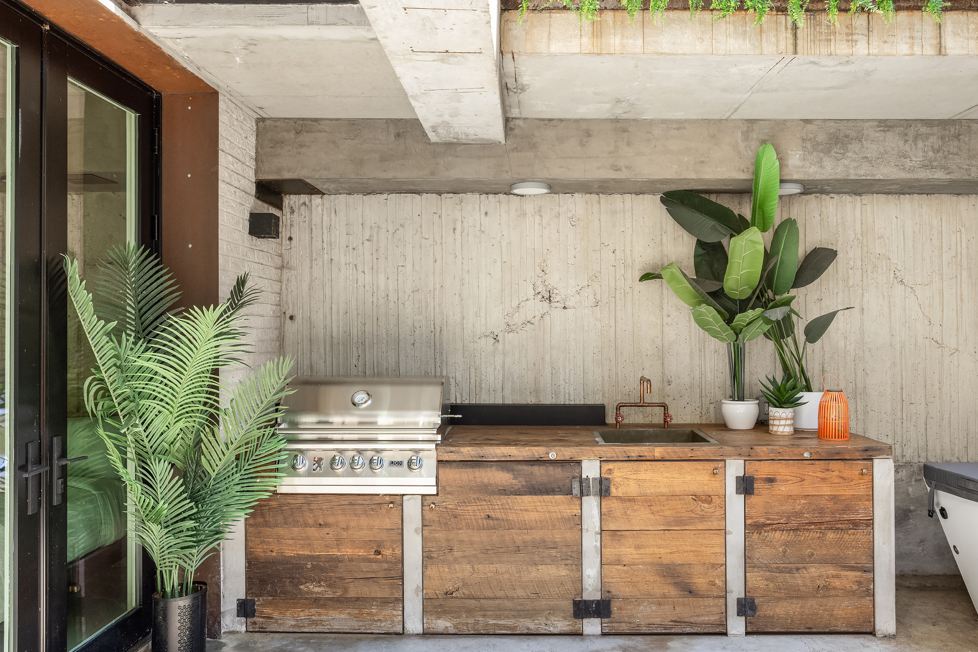126 South 2nd Street, Unit GARDEN Brooklyn, NY 11249 - Photo 25 of 30 a vase of flowers sitting on a table