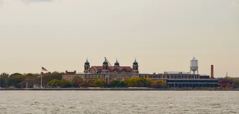 $1,875,000 | 30 West Street, Unit 25G | Battery Park City