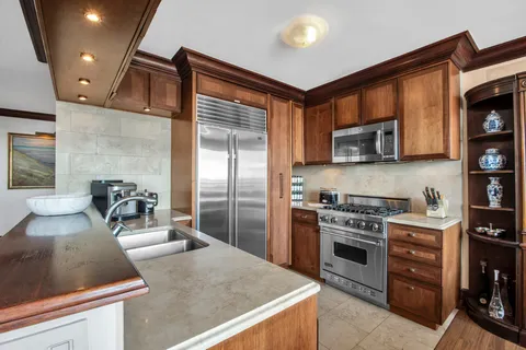 $2,230,000 | 21 South End Avenue, Unit PH1A | Battery Park City
