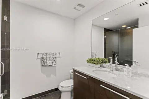 $1,975,000 | 900 Biscayne Boulevard, Unit 2506, Miami, FL 33132
