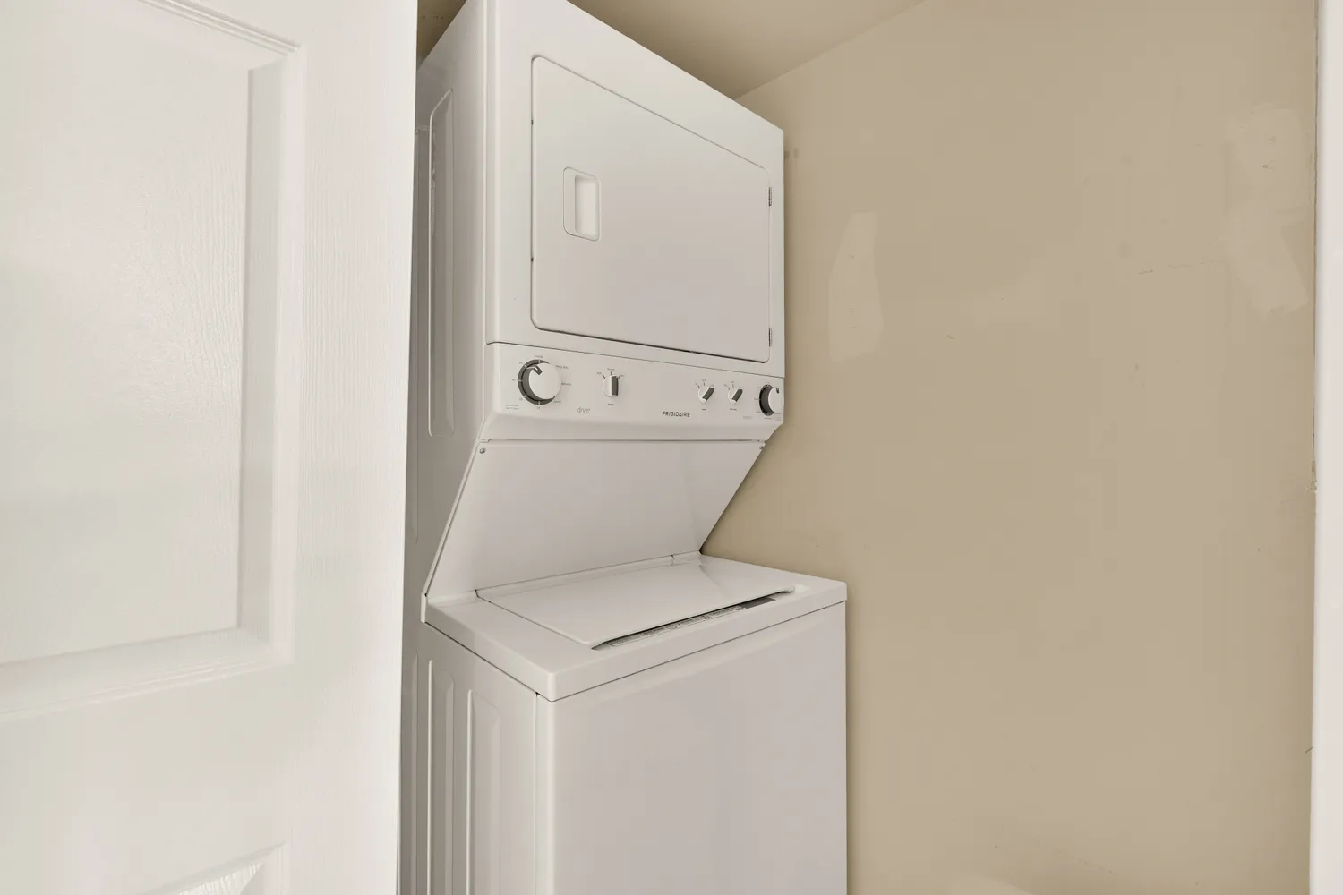 $275,000 | 3309 Wyndham Circle, Unit 3180, Alexandria, VA 22302