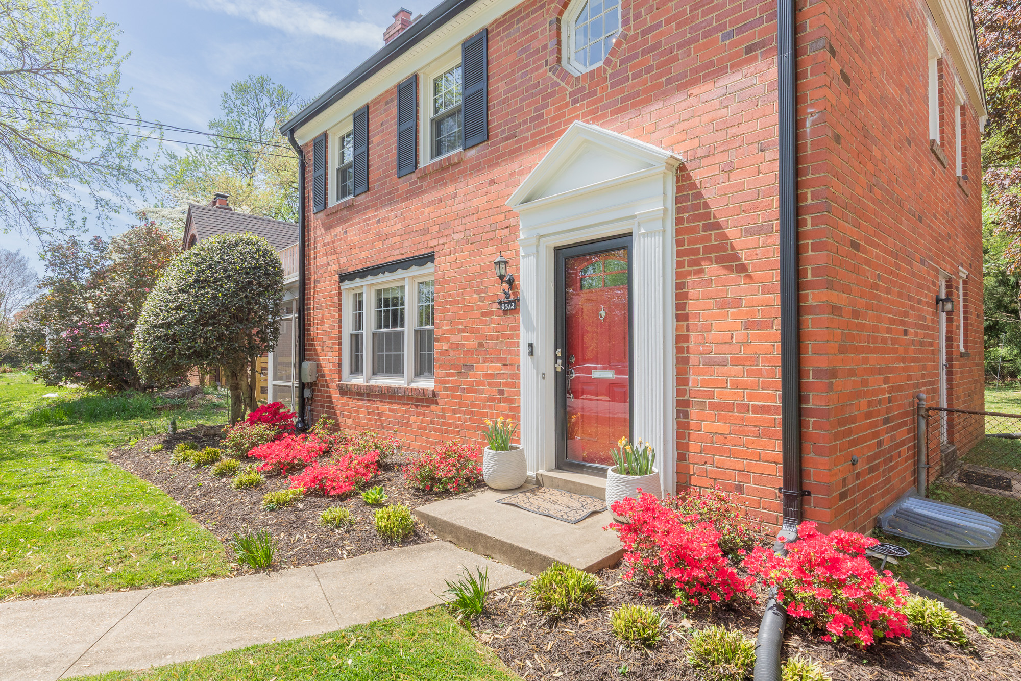 9512 Saybrook Avenue Silver Spring, MD 20901 - Photo 3 of 37