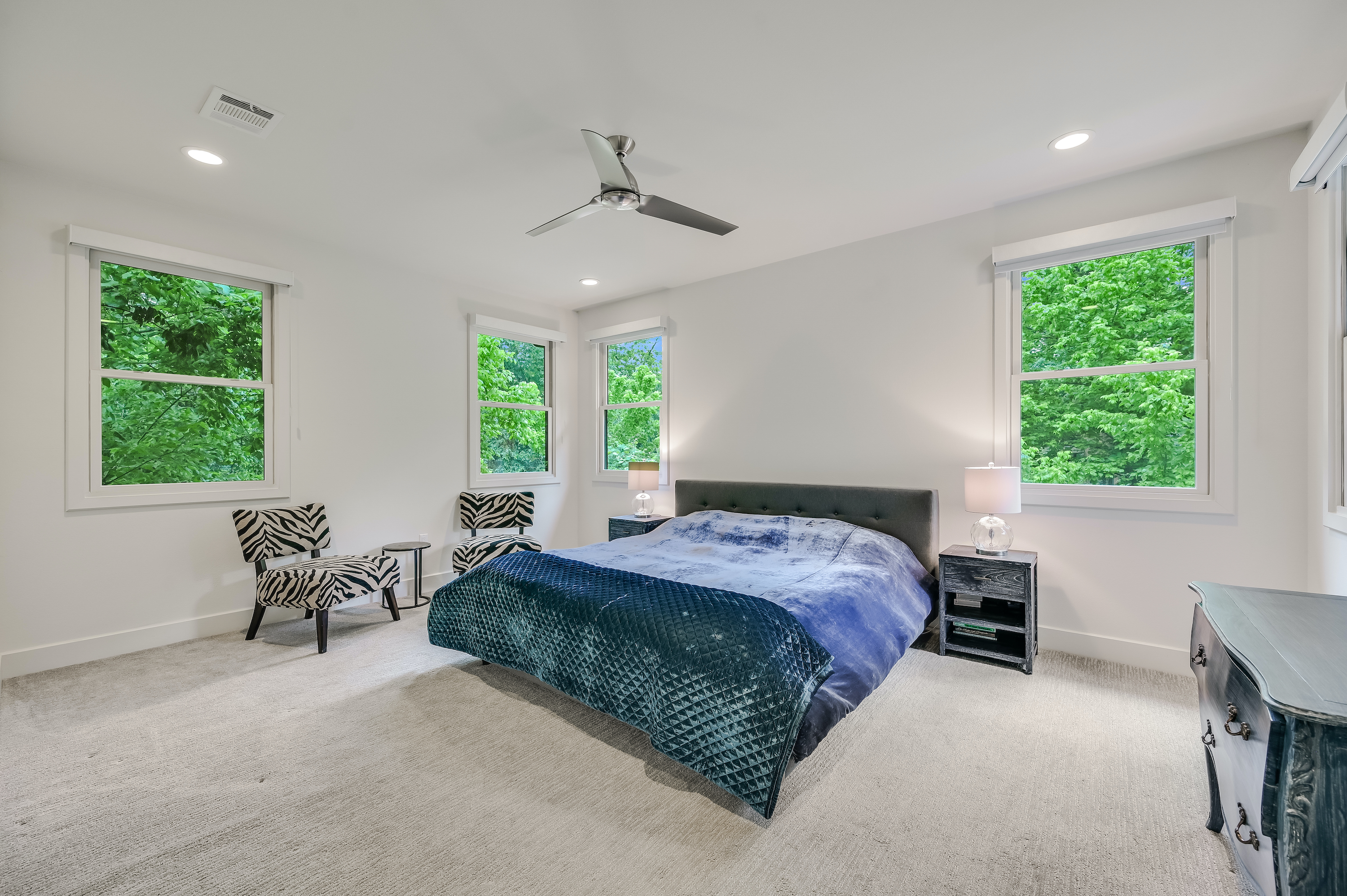 500 South 3rd Street, Unit A Austin, TX 78704 - Photo 14 of 24 a spacious bedroom with a bed and a window