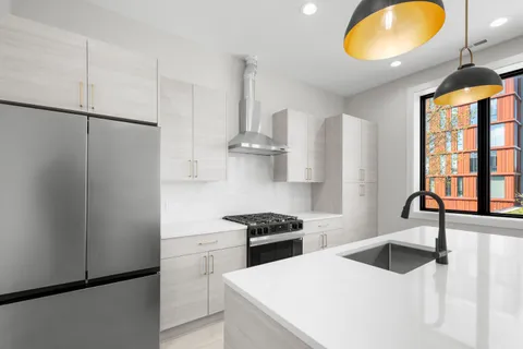 $3,800 | 1327 West Taylor Street, Unit 2W, Chicago, IL 60607