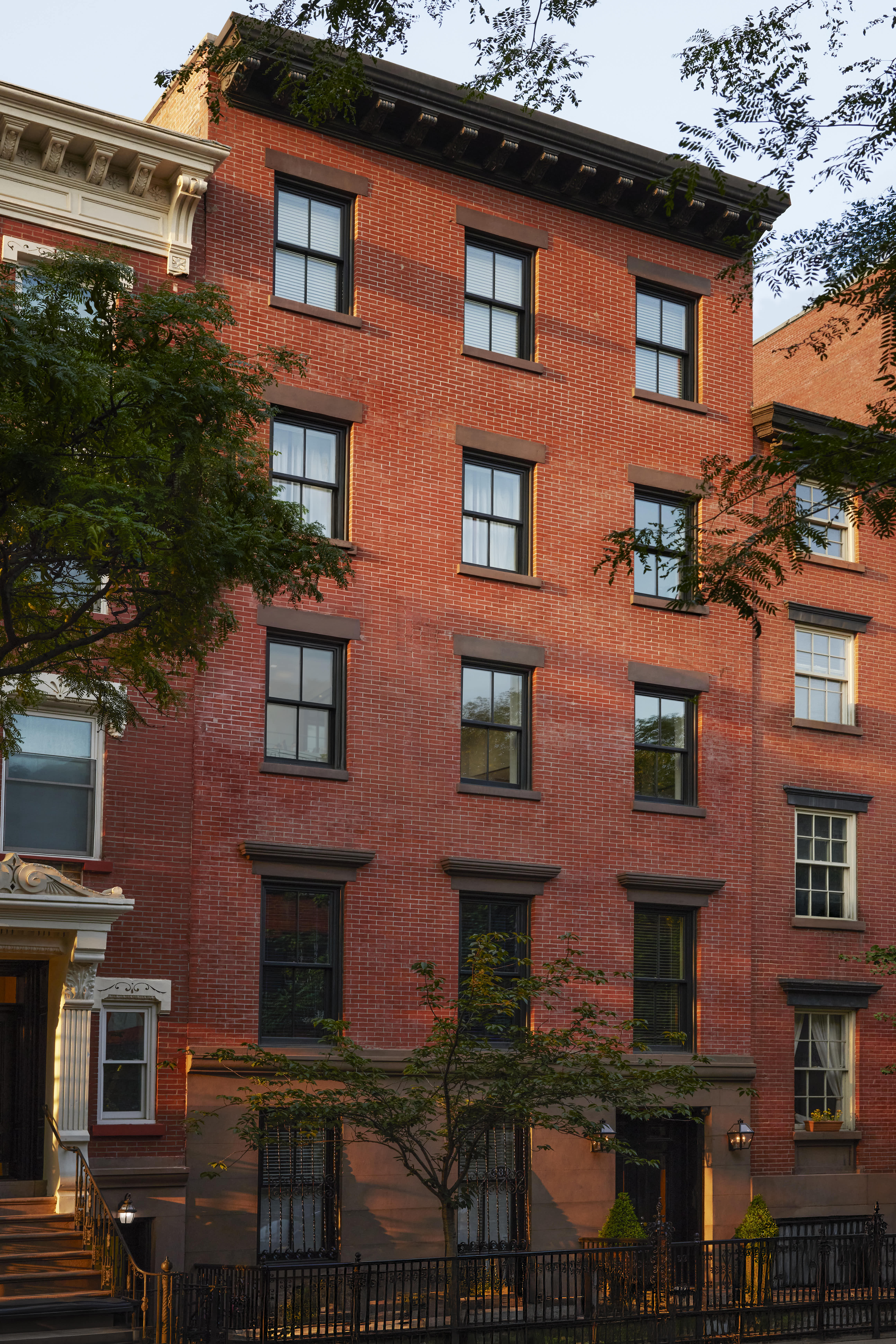333 West 20th Street Manhattan, NY 10011 - Photo 1 of 37 Gallery Image 1