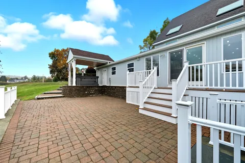 $2,400,000 | 6 Lynbrook Road, Southborough, MA 01772