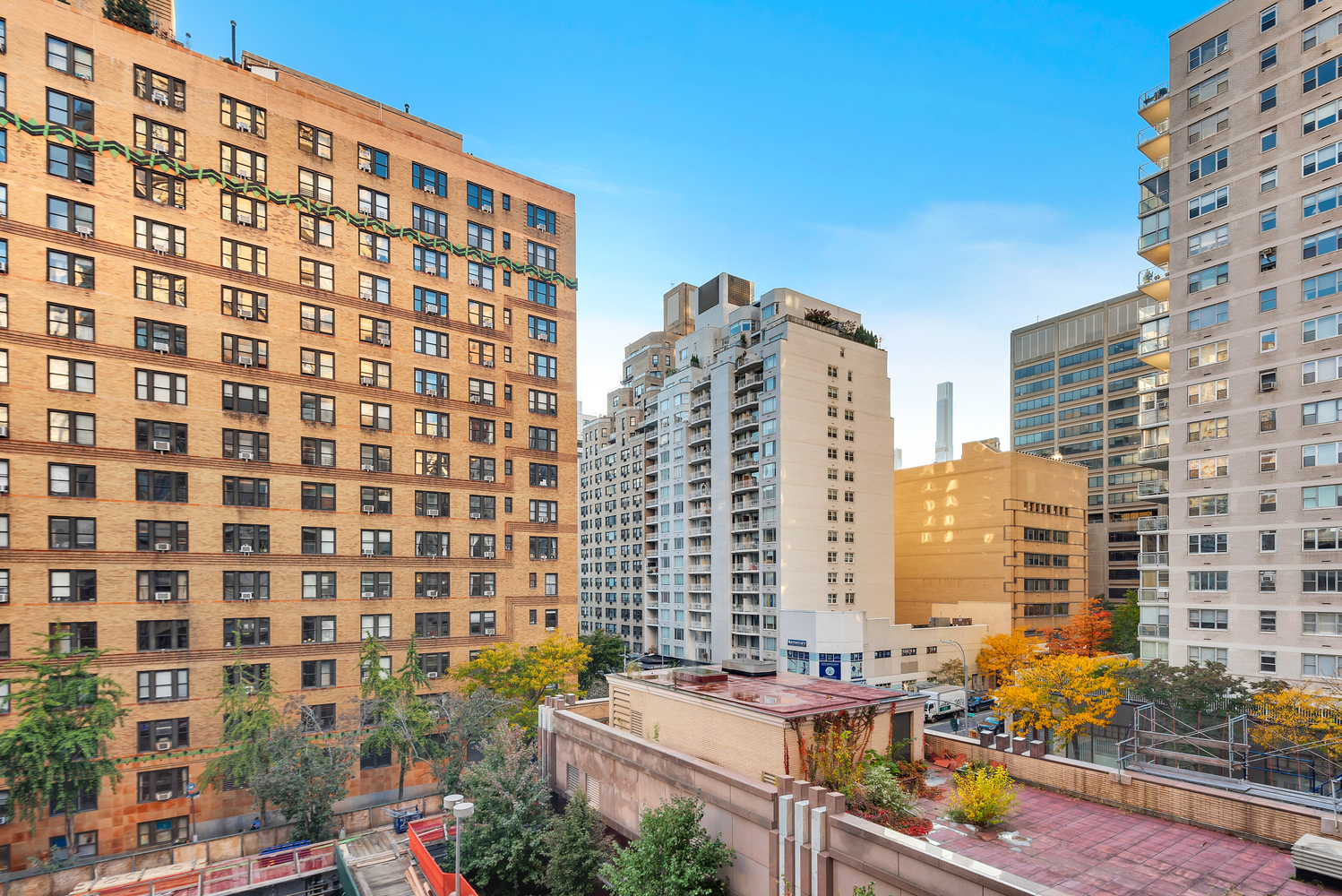 200 East 69th Street, Unit 6J Manhattan, NY 10021 - Photo 5 of 6