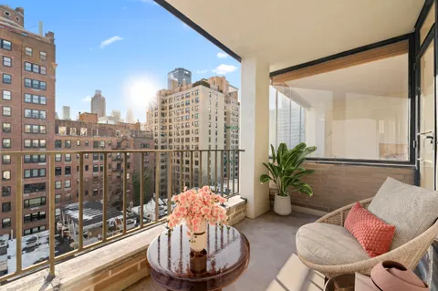 $1,650,000 | 333 East 69th Street, Unit 10H | Lenox Hill
