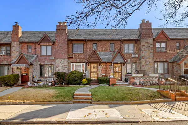 $850,000 | 77-09 82nd Street | Glendale