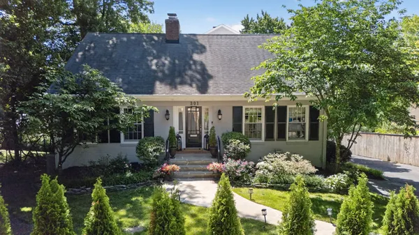 Contact Agent | 301 Columbia Road, Alexandria, VA 22302