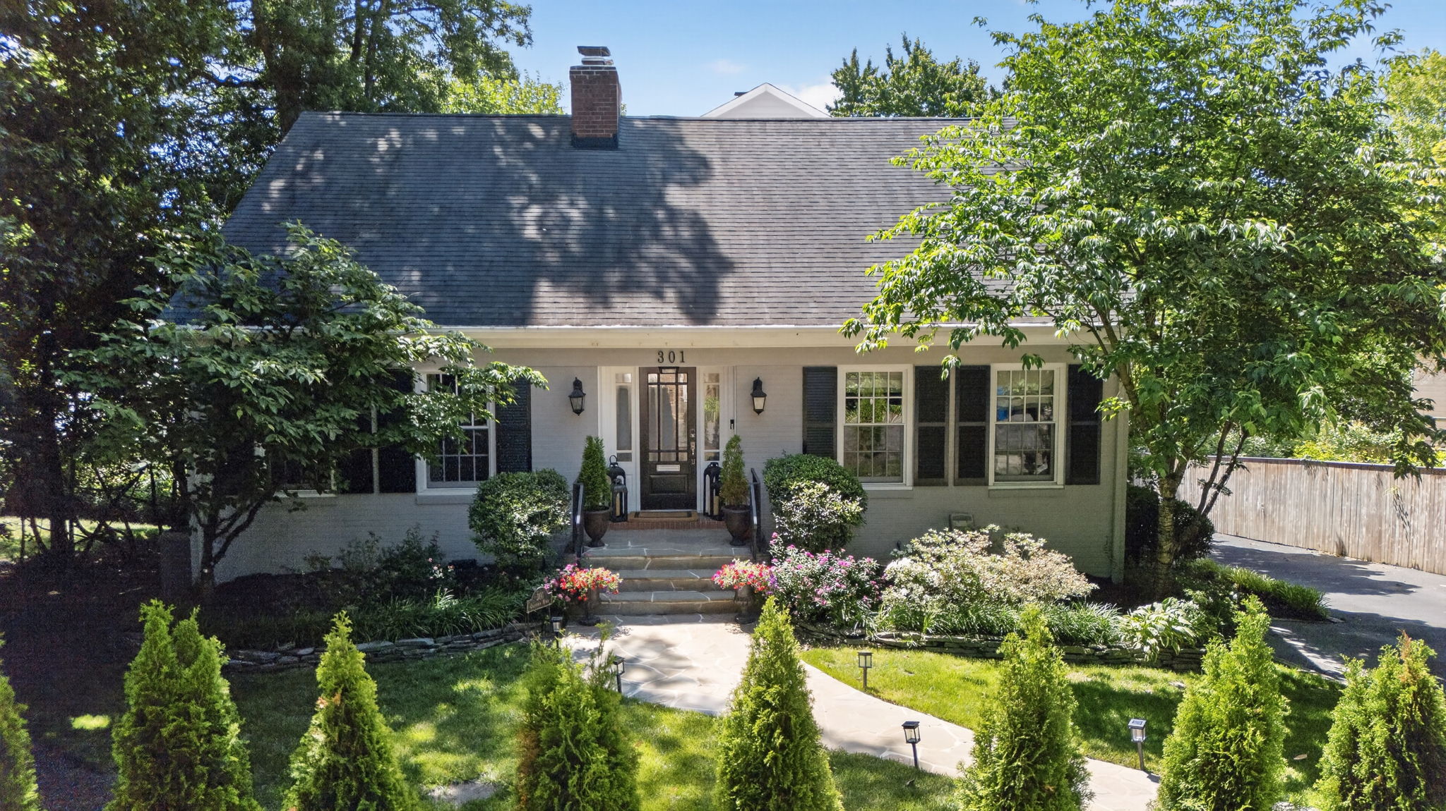 301 Columbia Road Alexandria, VA 22302 - Photo 1 of 27