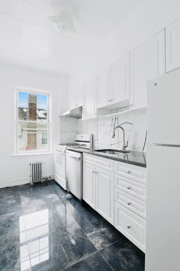 $2,600 | 63-33 Haring Street, Unit 2F | Rego Park