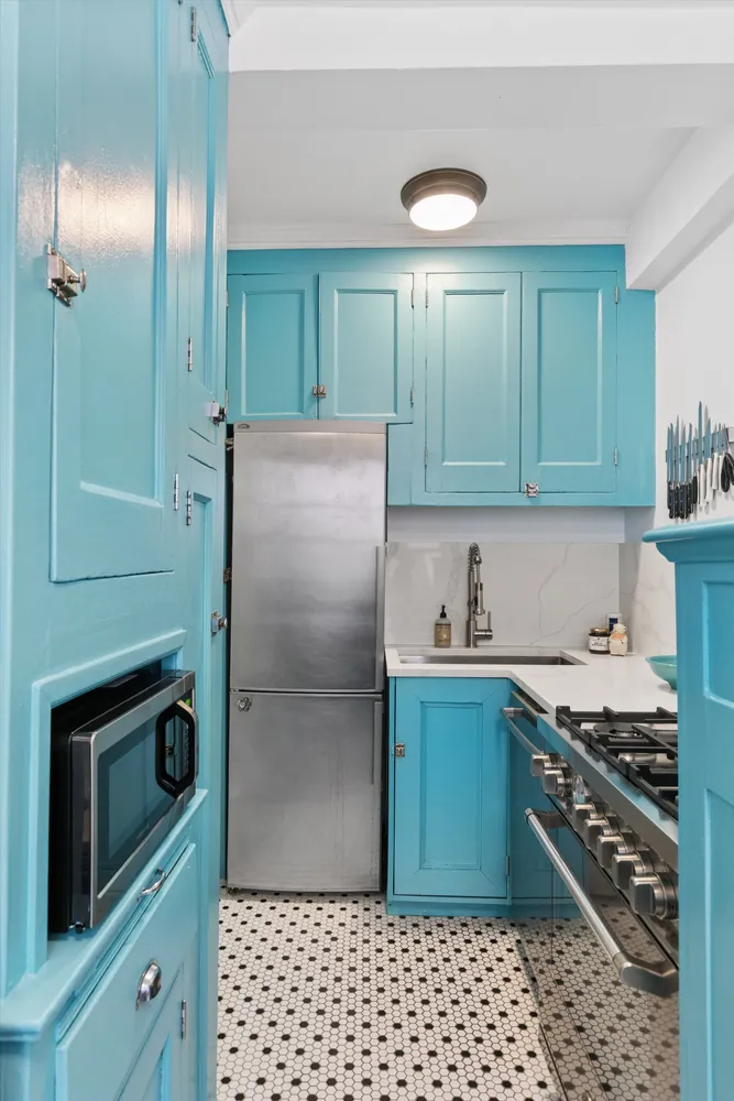 $899,000 | 41 West 72nd Street, Unit 15E | Upper West Side