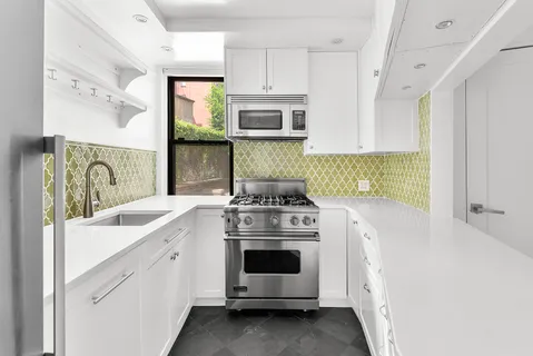 $1,900,000 | 100 Bank Street, Unit 1H | West Village