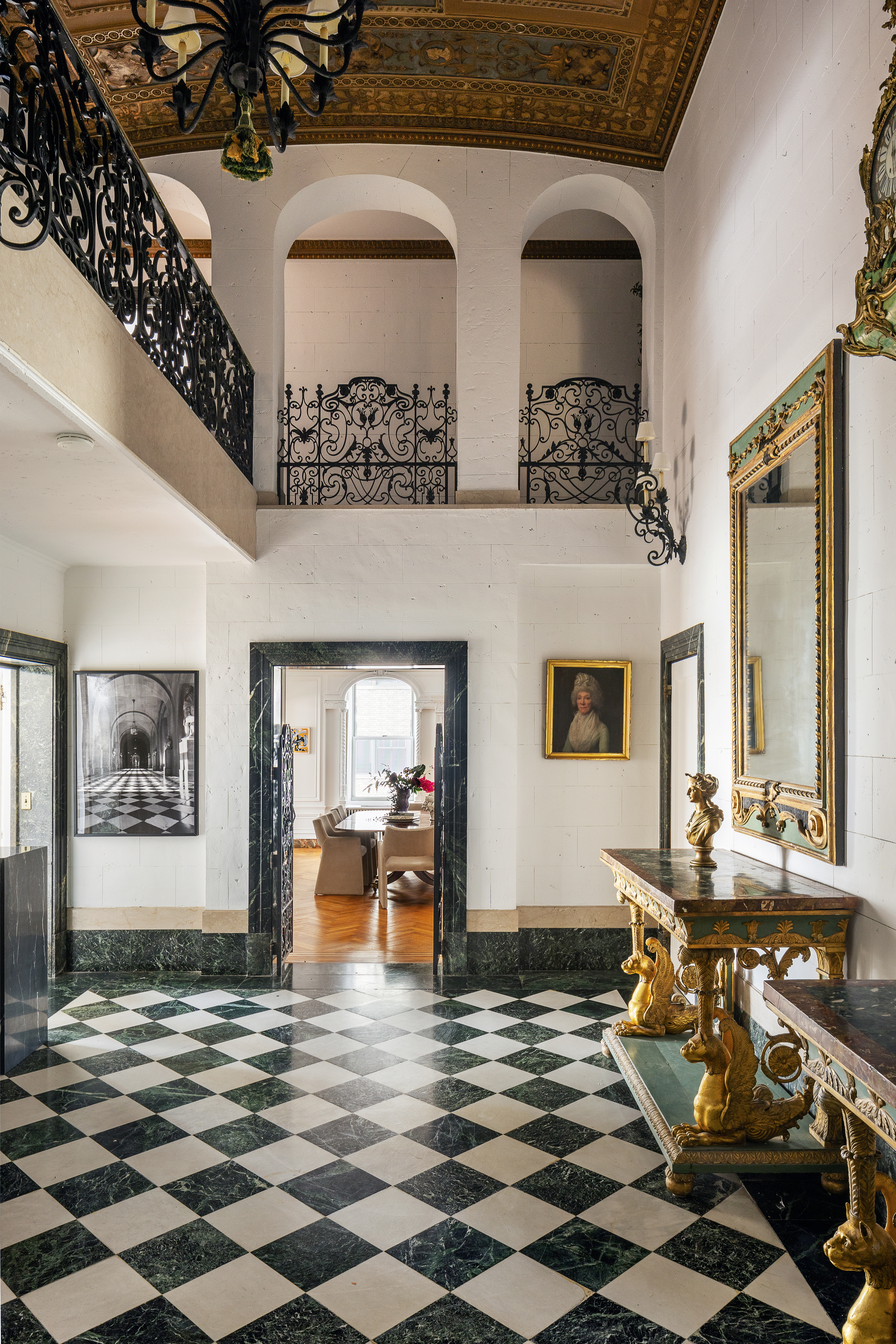 1136 5th Avenue, Unit 6A Manhattan, NY 10128 - Photo 3 of 44 a view of a entryway of the house