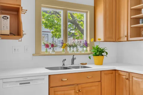 $3,000,000 | 4 Van Zandt Avenue, Newport, RI 02840