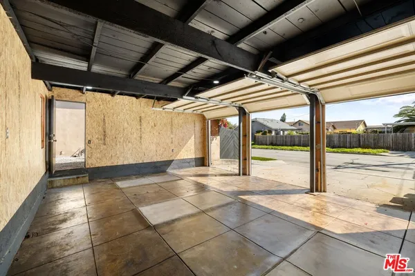 $1,078,000 | 2400 West 74th Street, Los Angeles, CA 90043