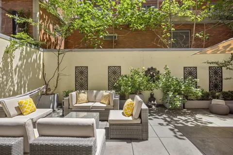 $2,650,000 | 22 Renwick Street, Unit 1A | Hudson Square