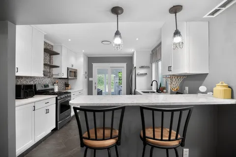 $425,000 | 35 Manor Avenue, Oaklyn, NJ 08107