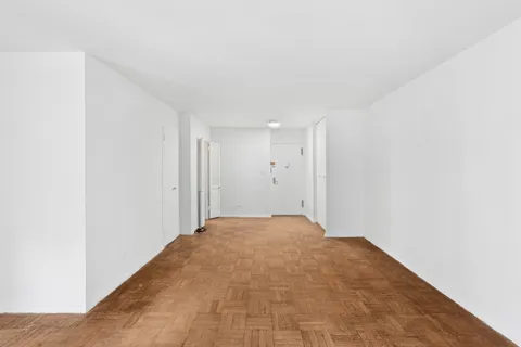 $495,000 | 330 East 49th Street, Unit 7M | Midtown East