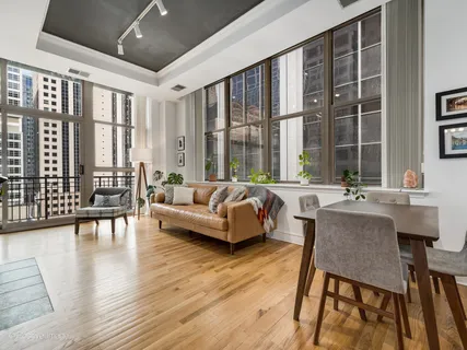 $250,000 | 212 West Washington Street, Unit 812, Chicago, IL 60606