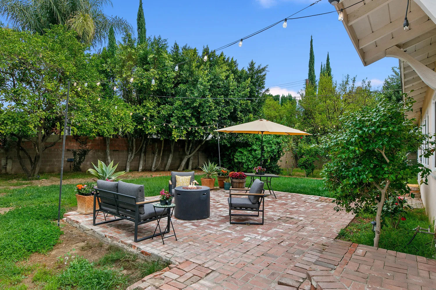 $1,100,000 | 17055 Gresham Street, Northridge, CA 91325