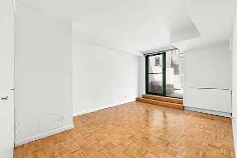 $1,850,000 | 2250 Broadway, Unit 6K | Upper West Side