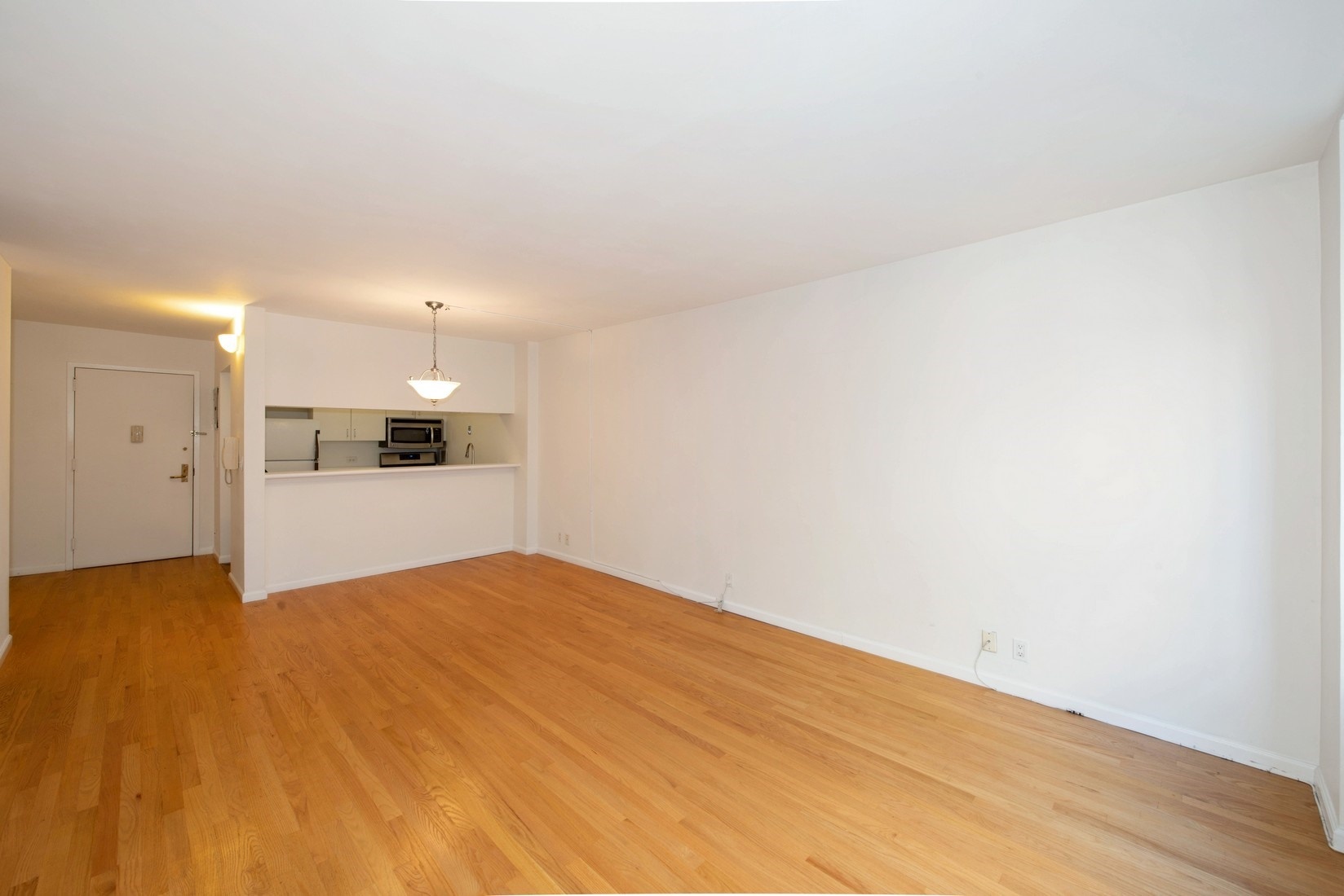 2250 Broadway, Unit 2J Manhattan, NY 10024 - Photo 4 of 7