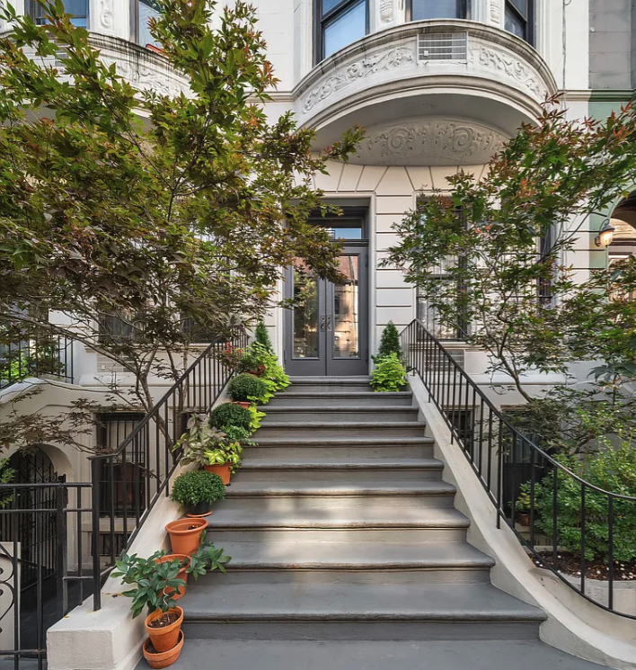 134 West 80th Street, Unit 2R Manhattan, NY 10024 - Photo 6 of 7 a view of building entrance