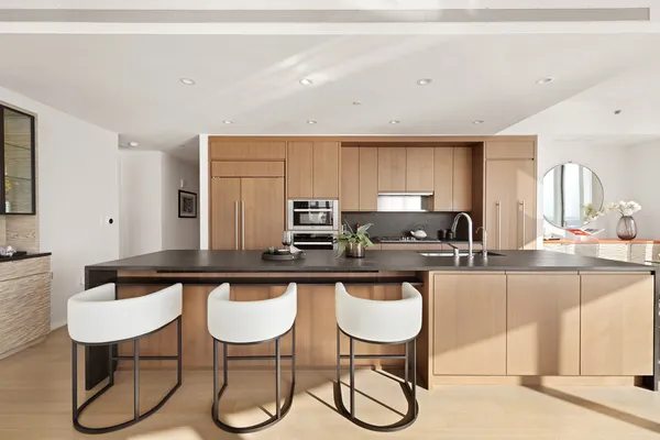 $6,695,000 | 50 West Street, Unit 37C | Financial District