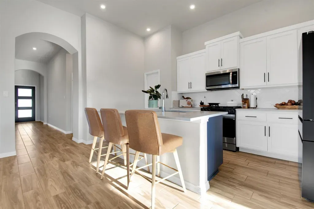 $2,800 | 104 Pin Cherry Pass, San Marcos, TX 78666