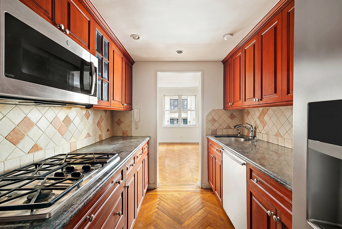 40 East 84th Street, Unit 2C Manhattan, NY 10028 - Photo 9 of 10