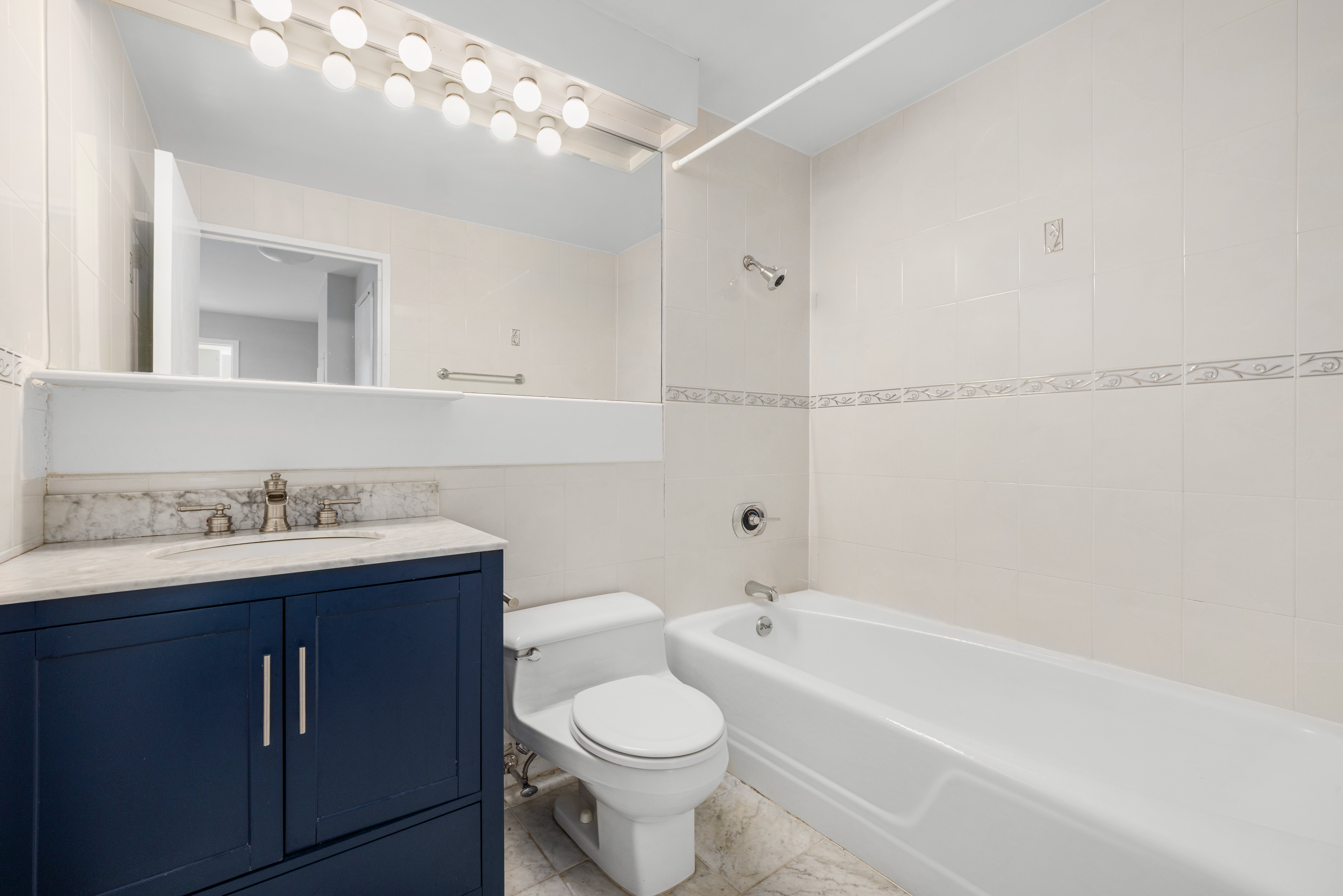 303 Greenwich Street, Unit 8AB Manhattan, NY 10013 - Photo 11 of 12 Gallery Image 11