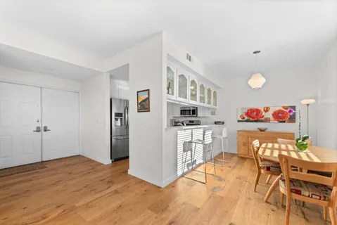 $950,000 | 11535 Rochester Avenue, Unit 302, Los Angeles, CA 90025