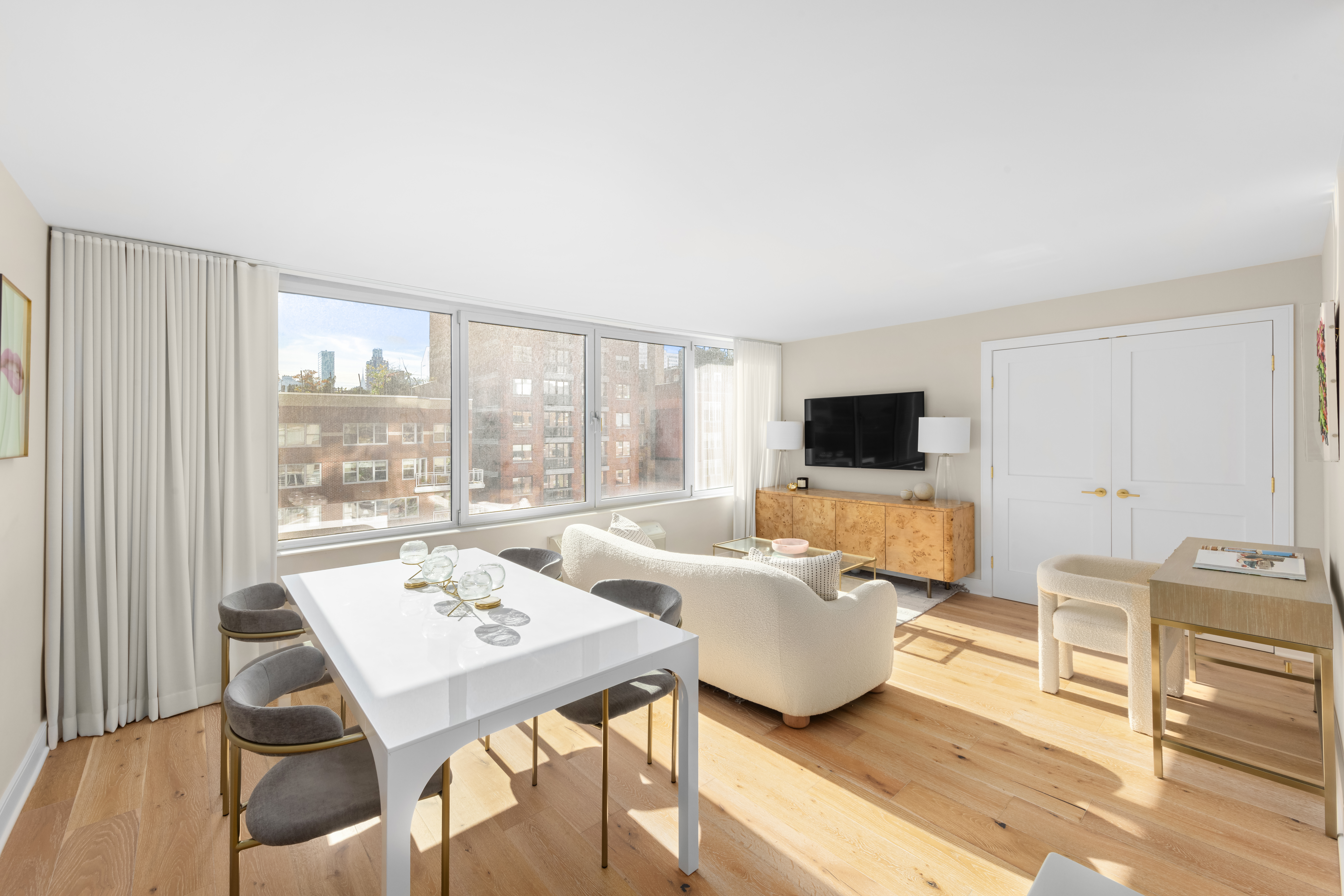 353 East 72nd Street, Unit 17B Manhattan, NY 10021 - Photo 2 of 6