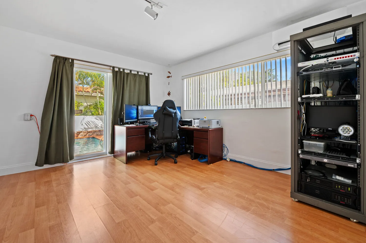 $2,595,000 | 218 Shore Drive South, Miami, FL 33133