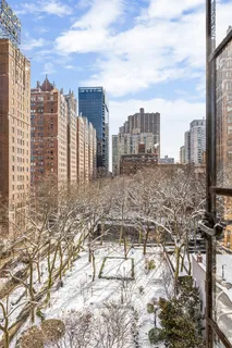 $525,000 | 333 East 43rd Street, Unit 906 | Midtown East