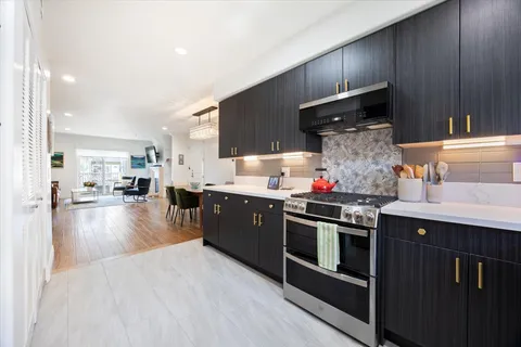 $999,999 | 4394 Farmdale Avenue, Unit 202, Studio City, CA 91604