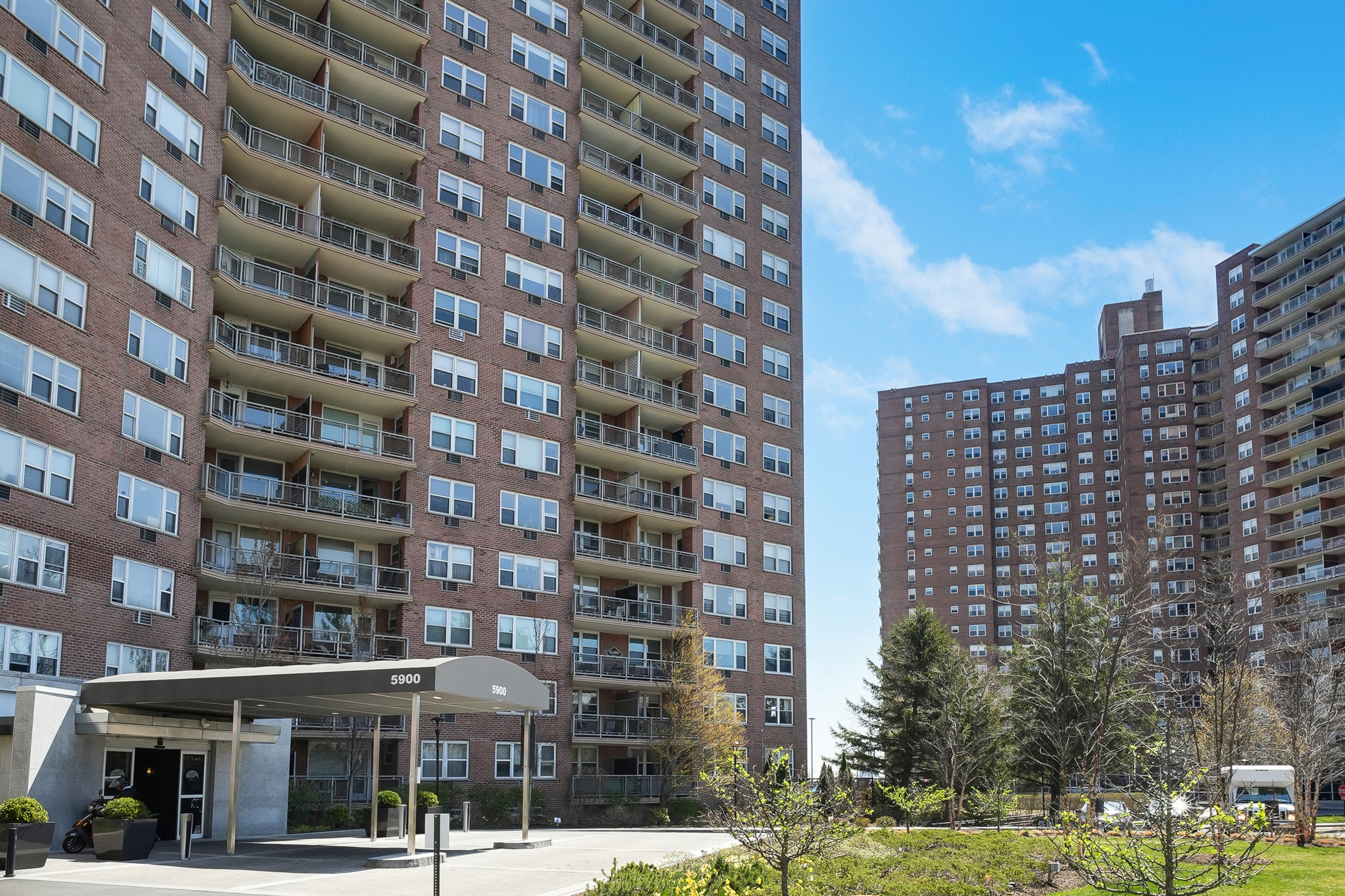 5900 Arlington Avenue, Unit 17W Bronx, NY 10471 - Photo 11 of 14 a view of a building